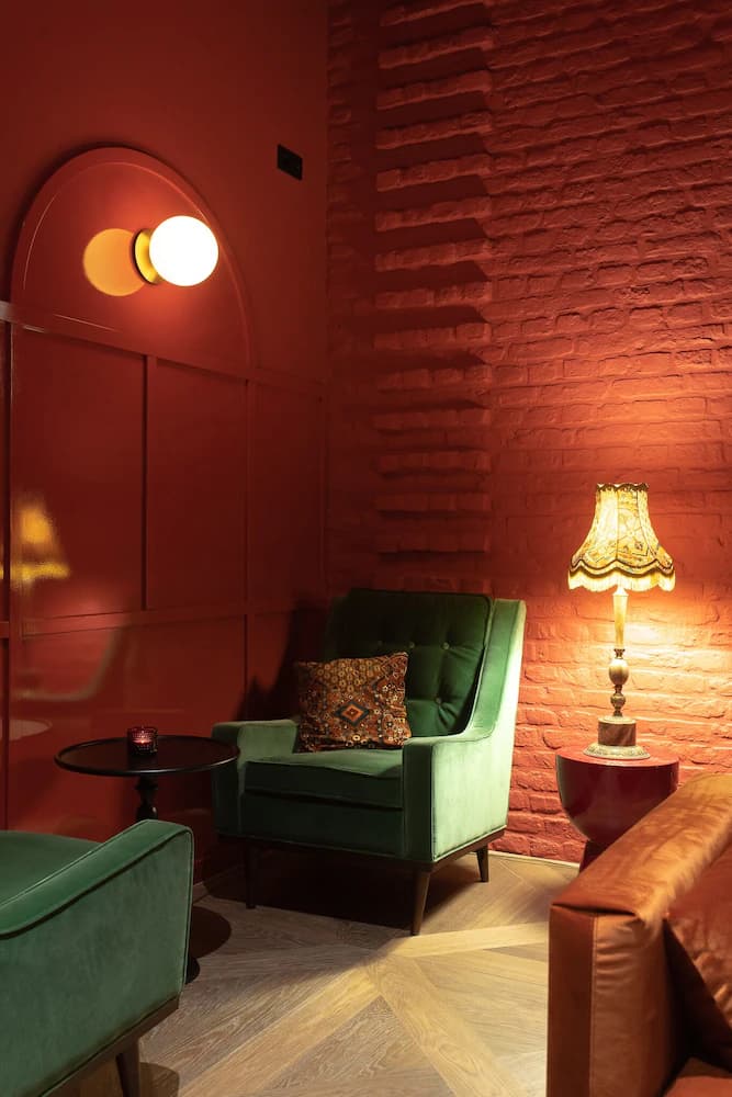 Lobby lounge