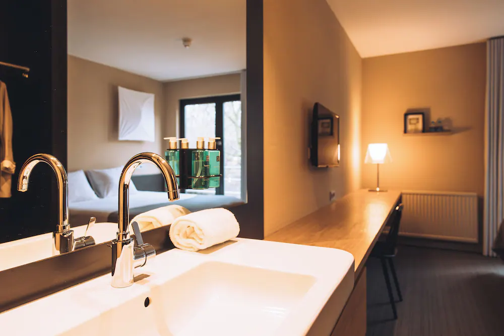 Bathroom sink