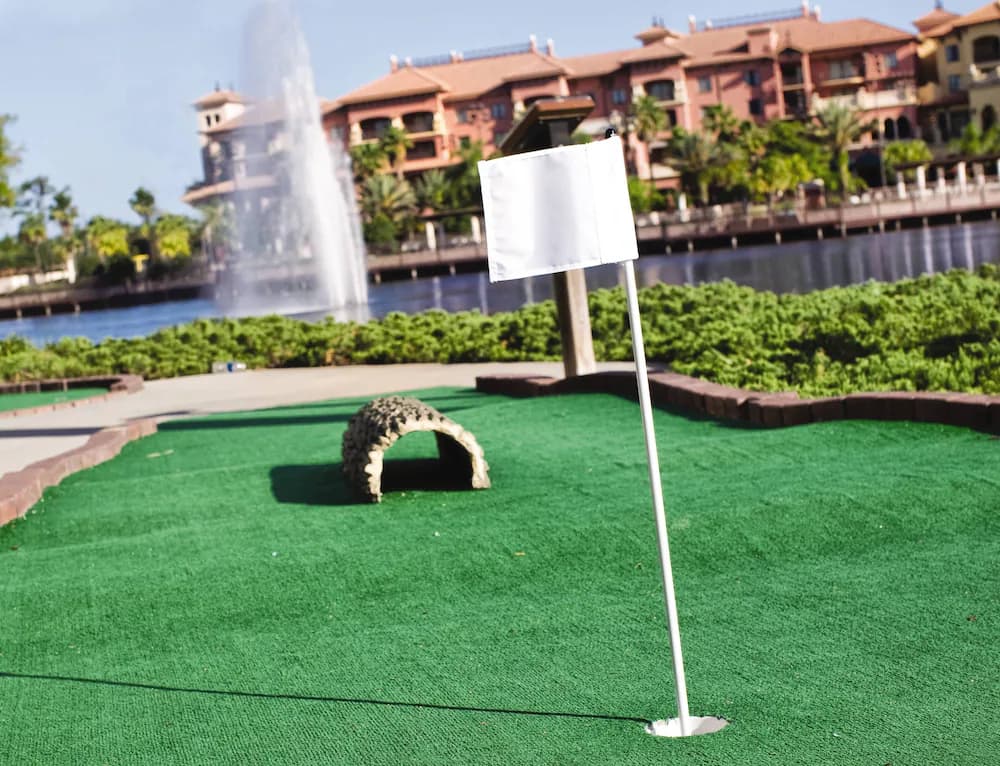 Mini-golf