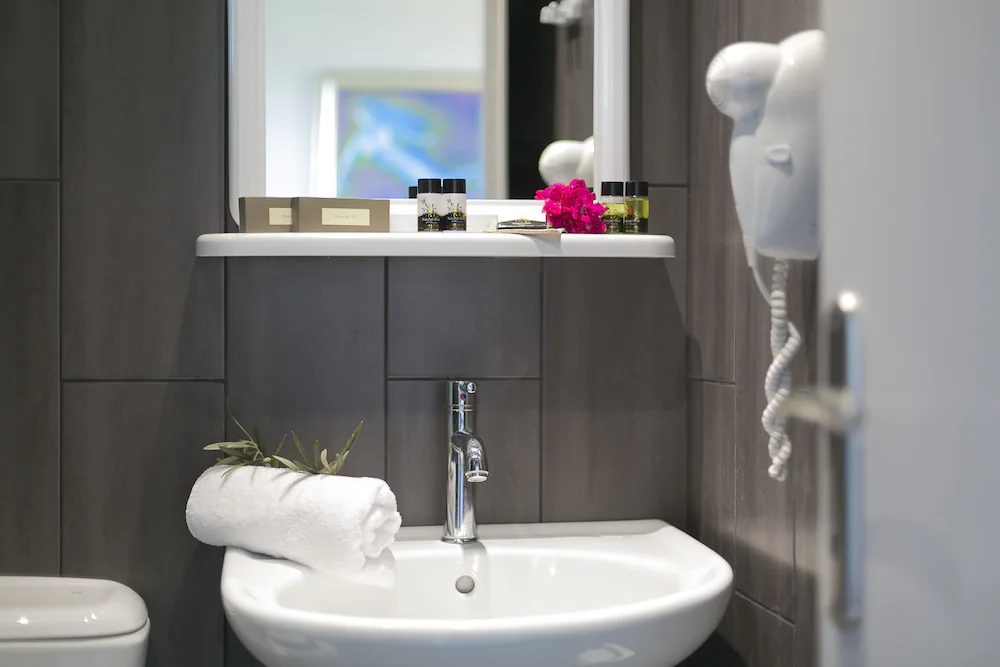 Bathroom sink