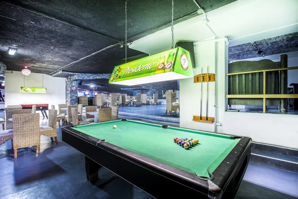 Sports bar