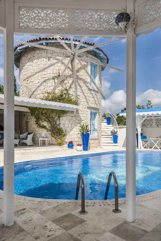 Rooftop pool