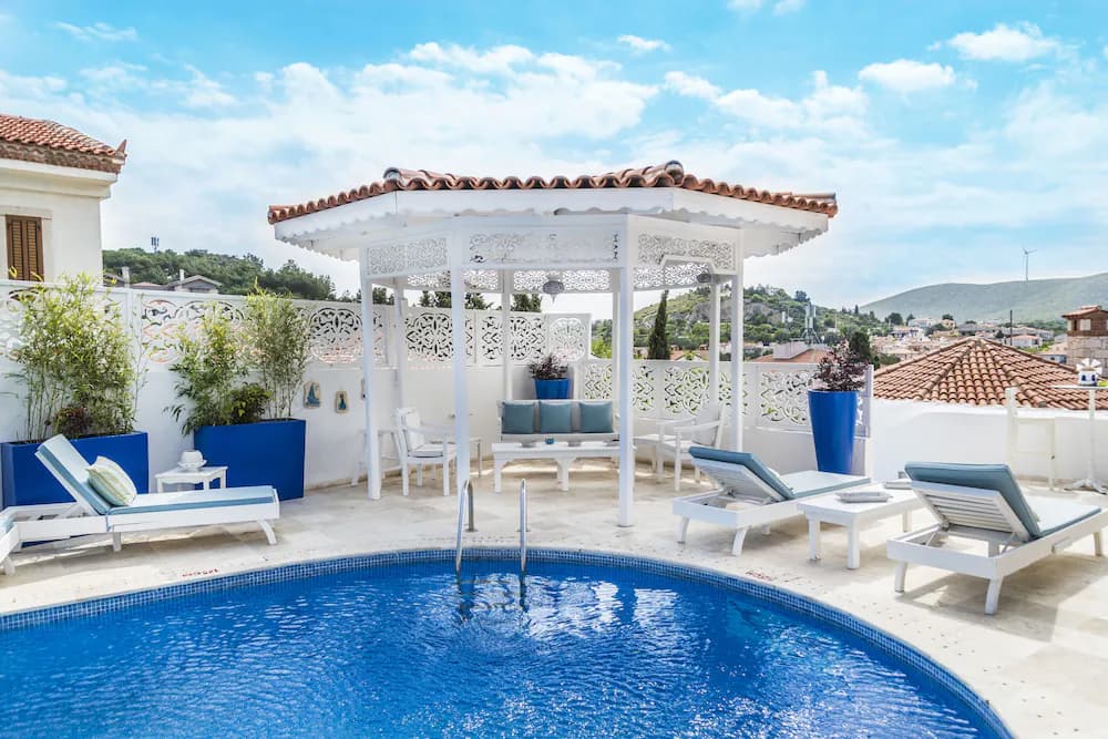 Rooftop pool