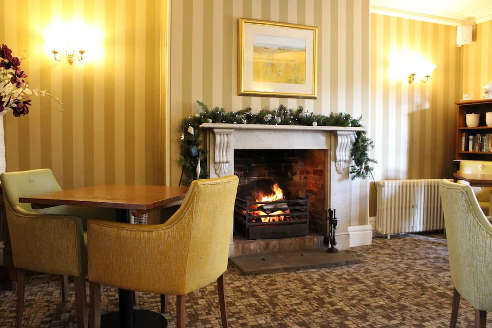 Lobby lounge