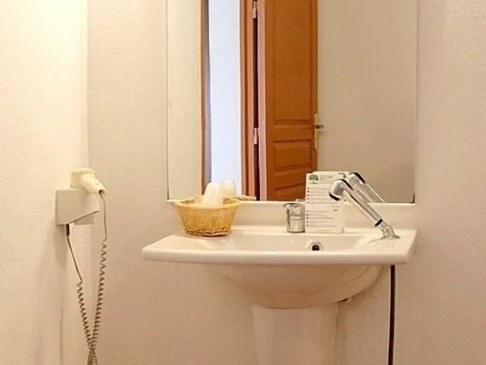 Bathroom sink