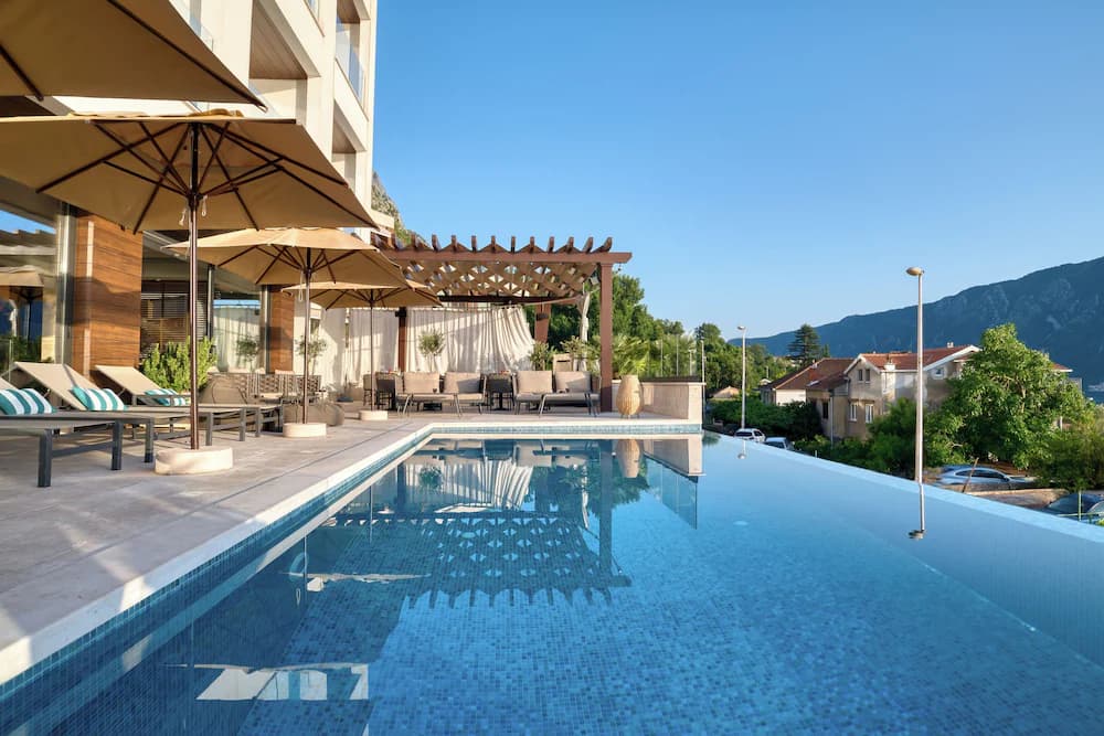 Infinity pool