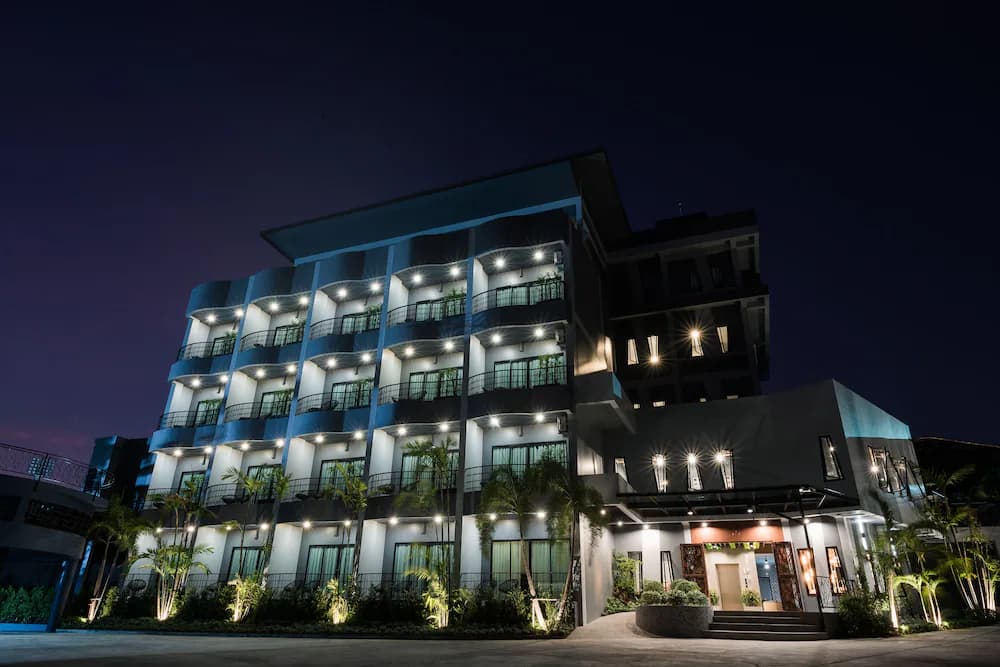 Front of property - evening/night