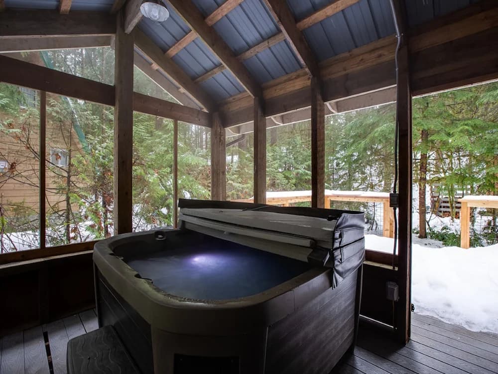 Private spa tub
