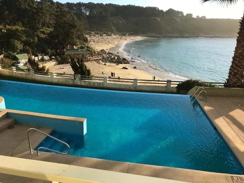 Infinity pool