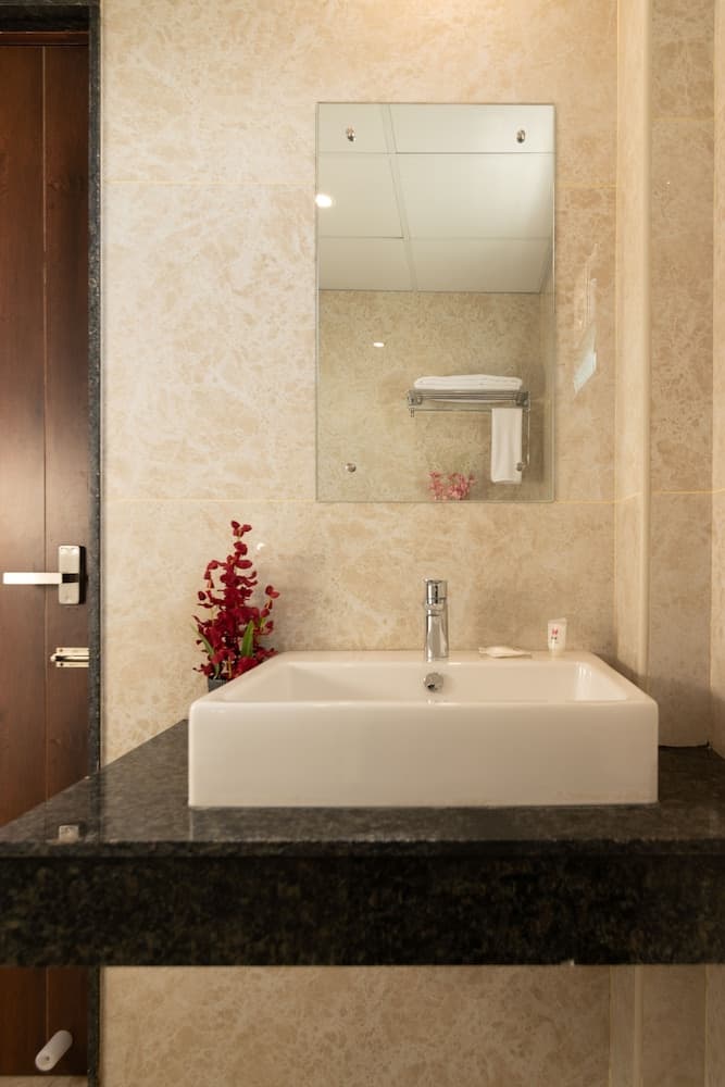 Bathroom sink