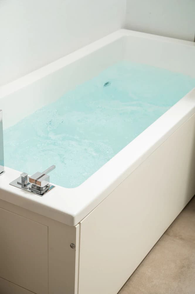 Indoor spa tub