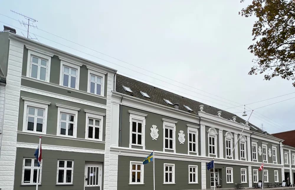 Primary image