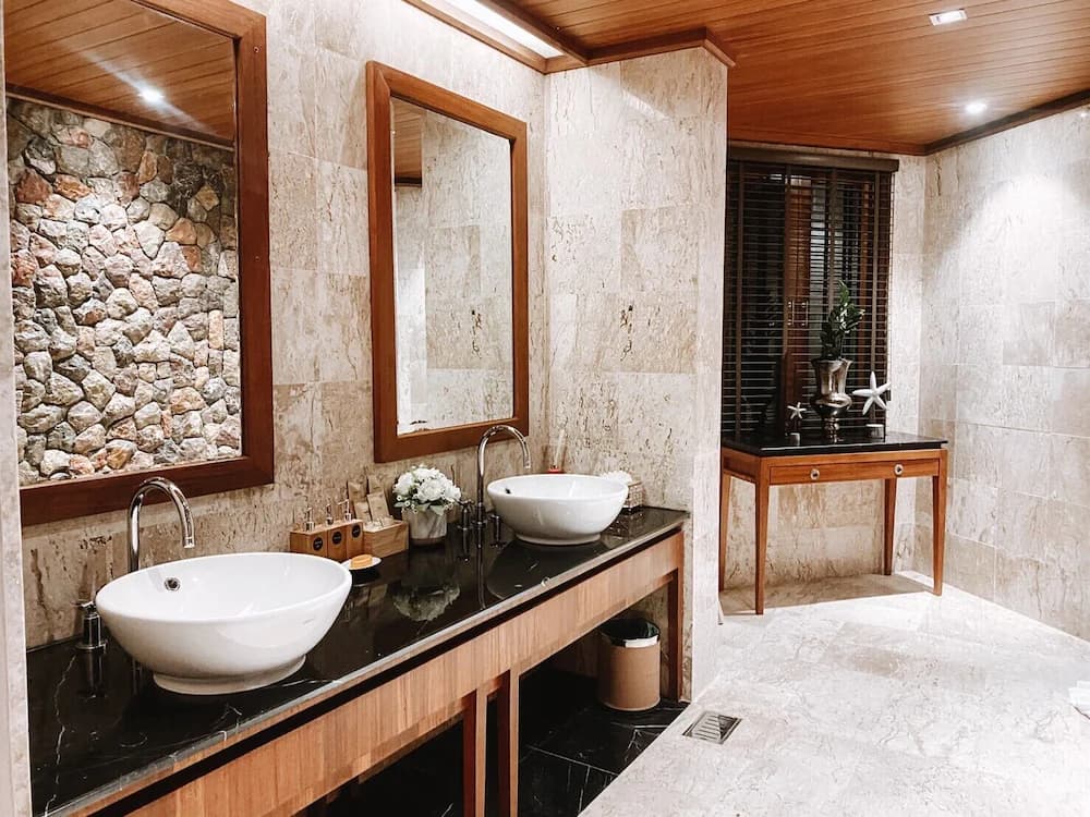 Bathroom sink