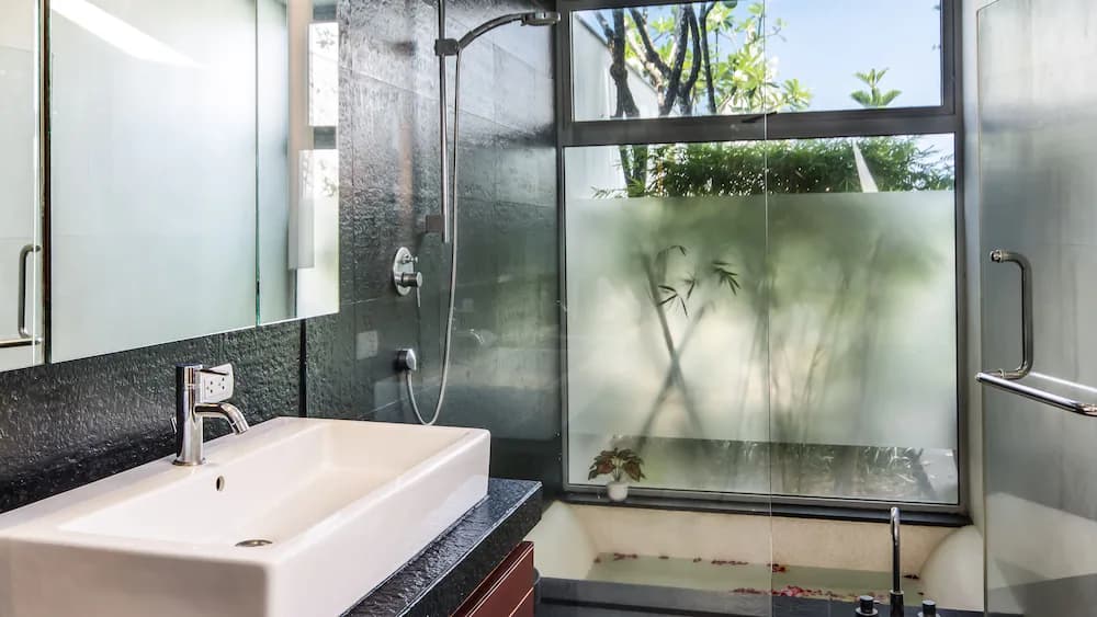 Bathroom sink