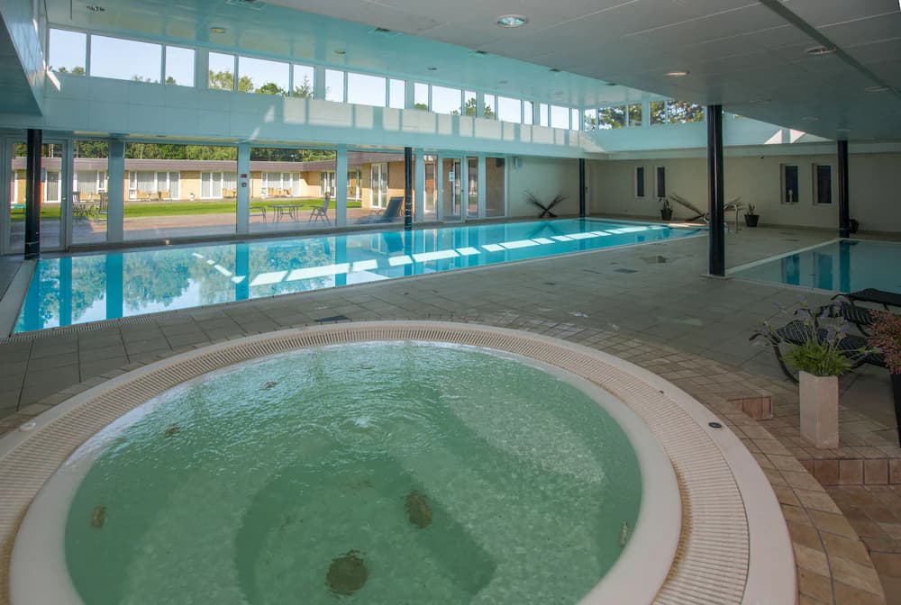 Indoor spa tub