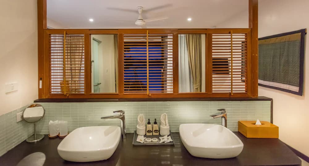 Bathroom sink