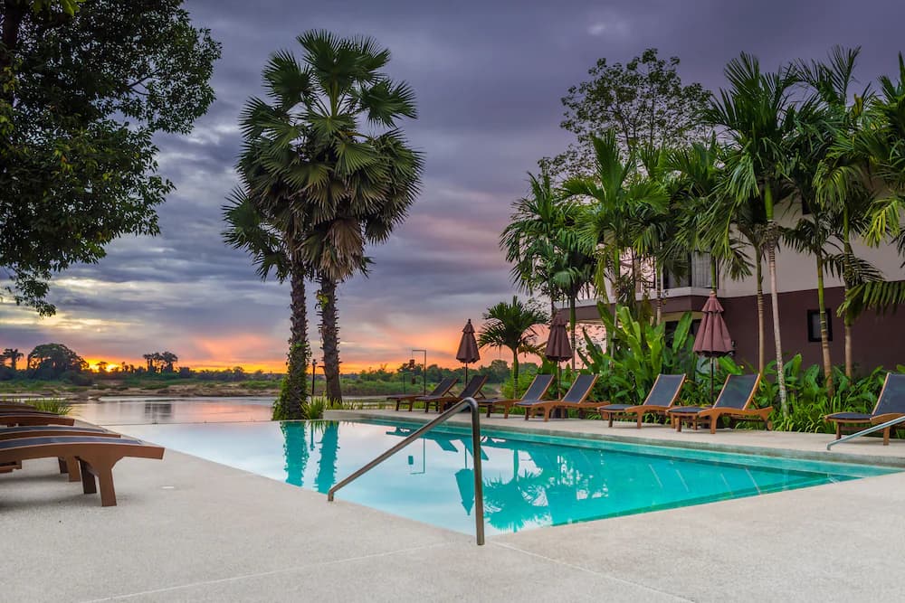 Infinity pool