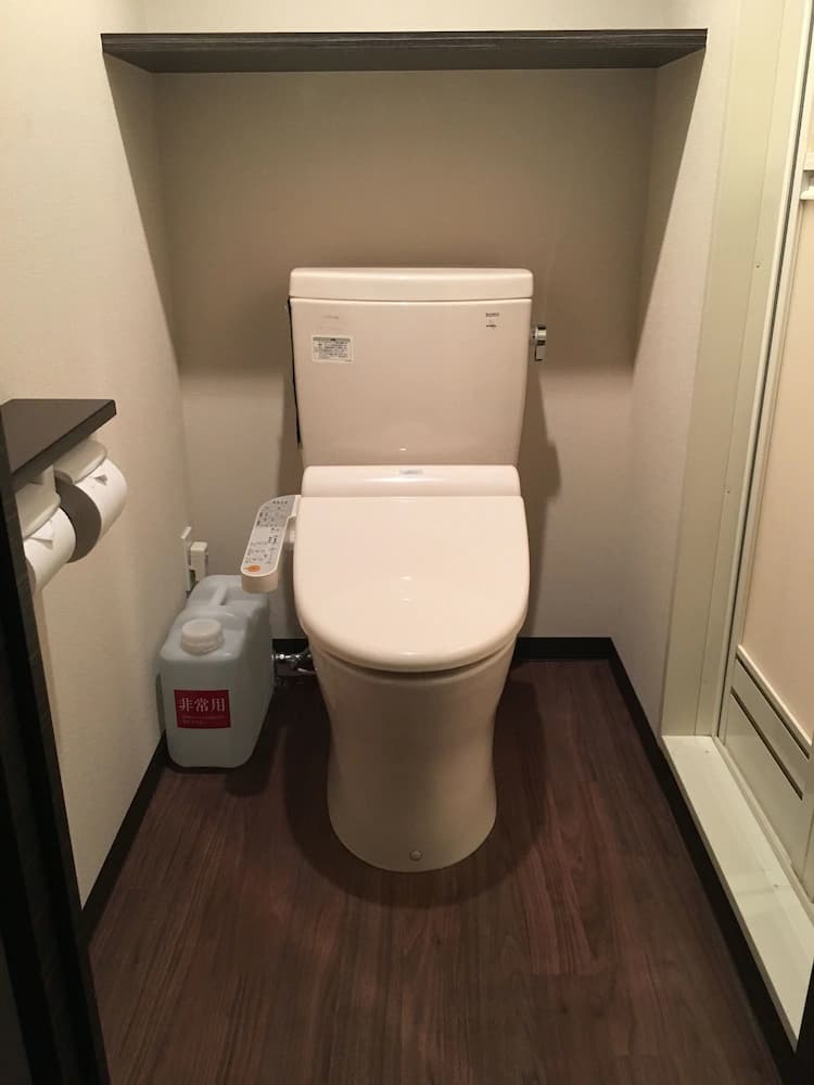 Bathroom amenities