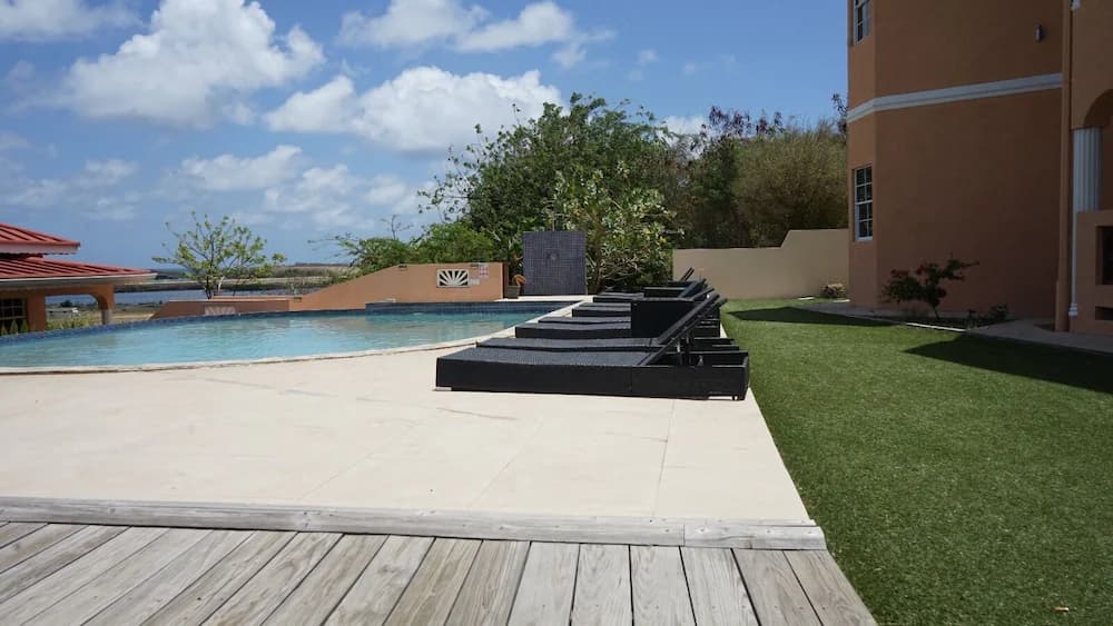 Infinity pool