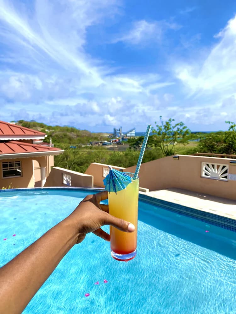 Infinity pool