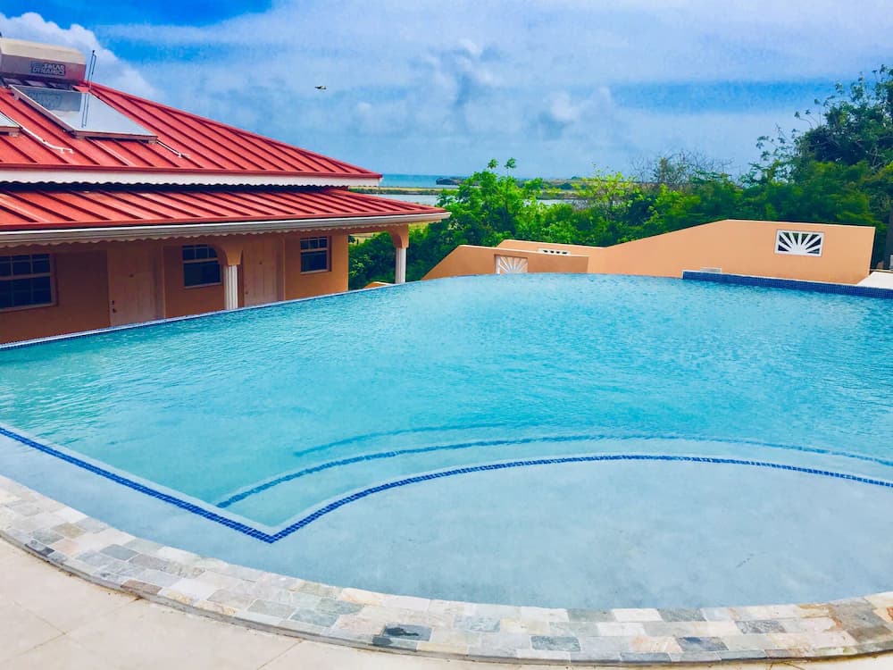 Infinity pool