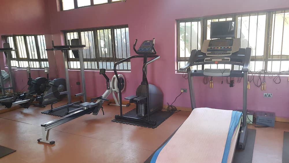 Exercise/lap pool