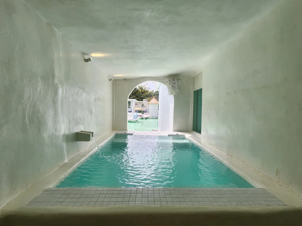 Private pool