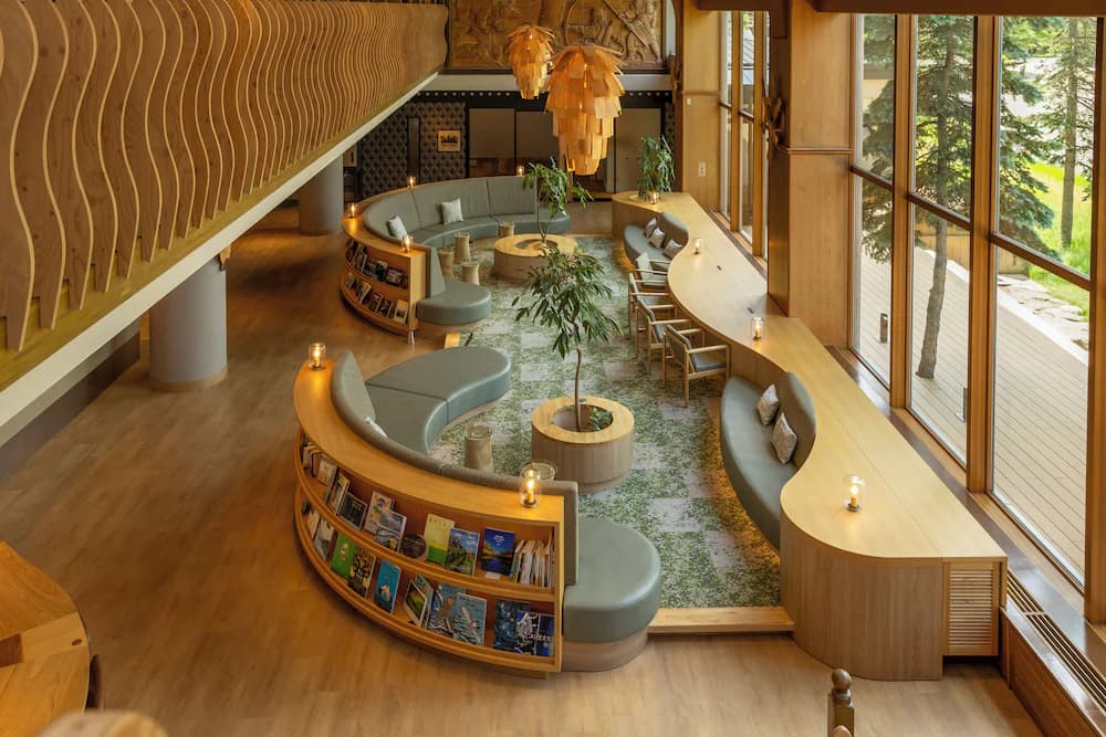 Lobby lounge