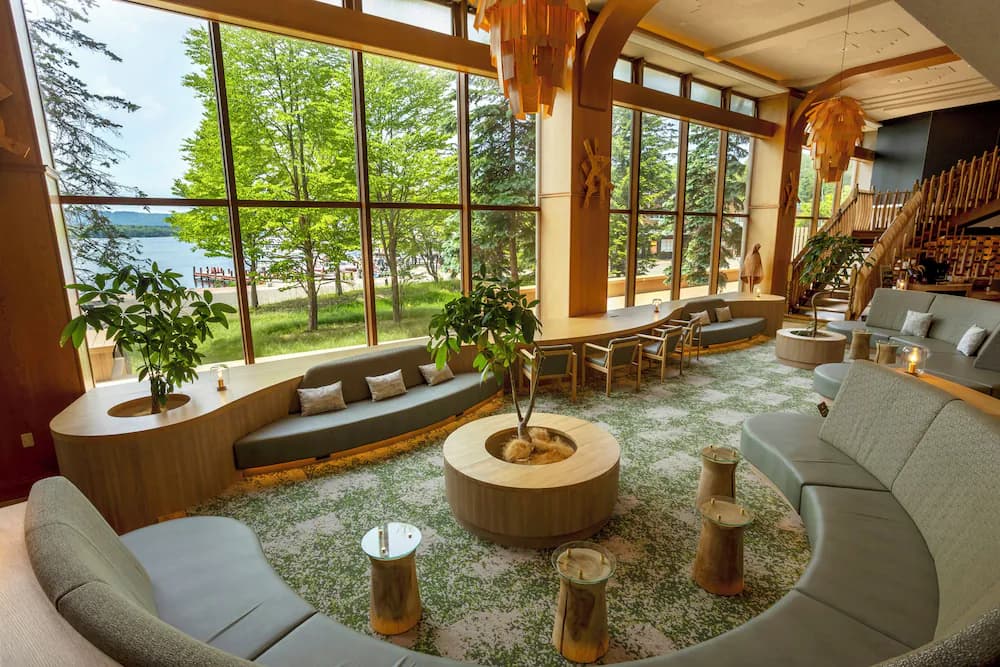 Lobby lounge