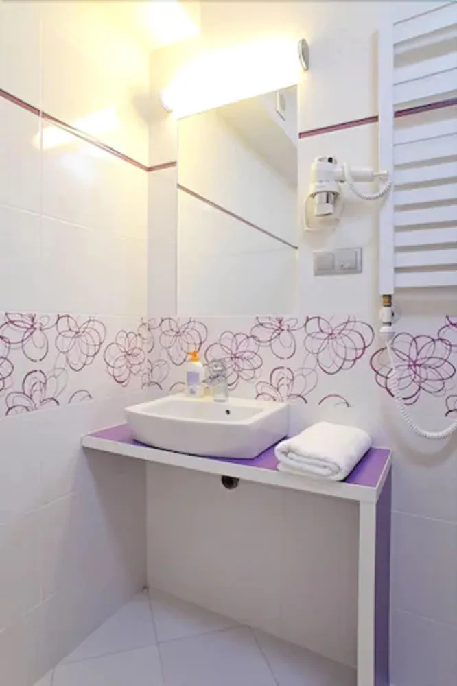 Bathroom sink