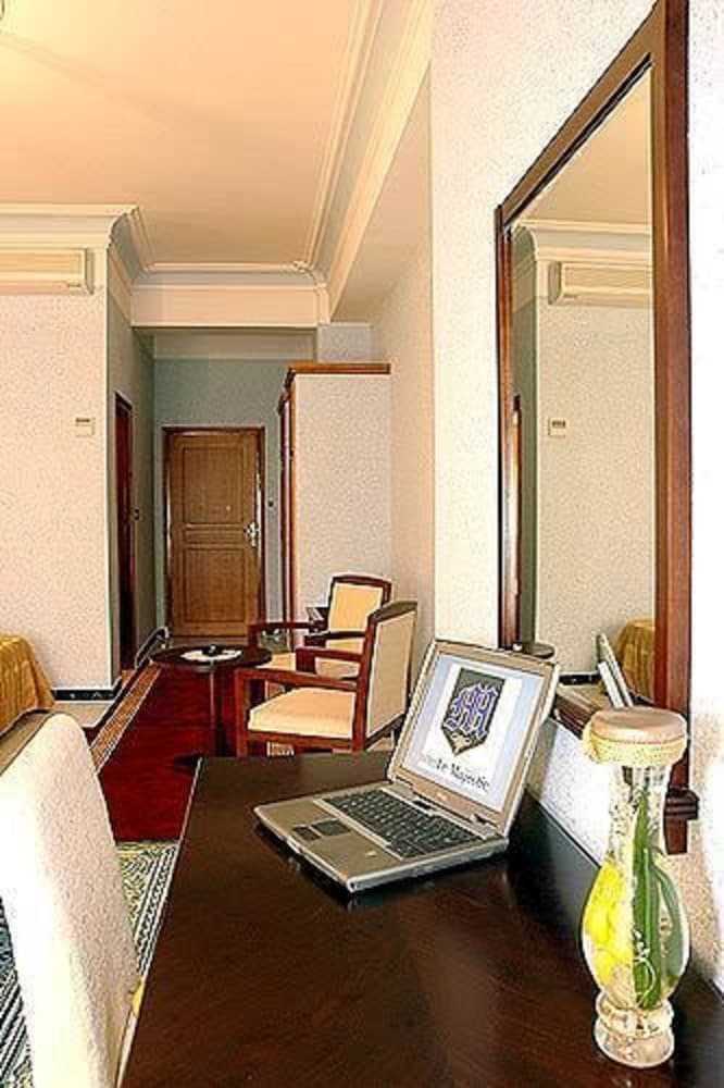 In-room business center