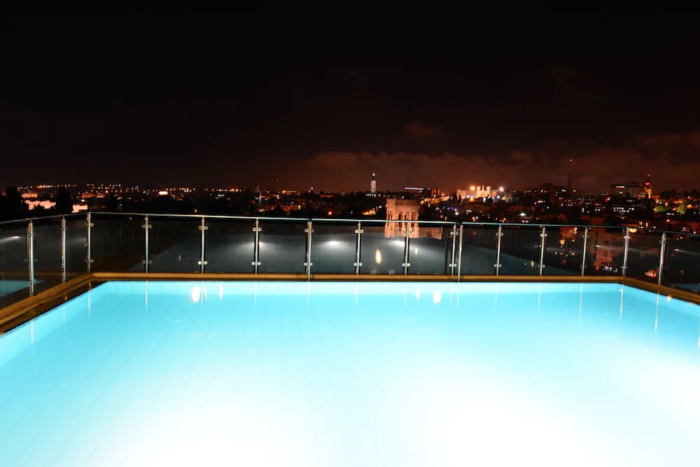 Rooftop pool