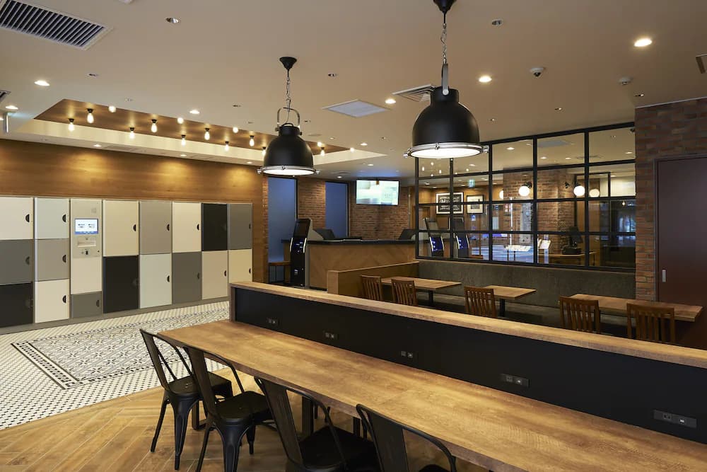 Lobby lounge
