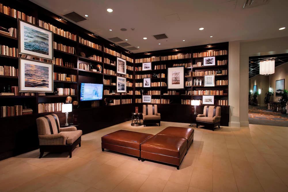 Lobby lounge
