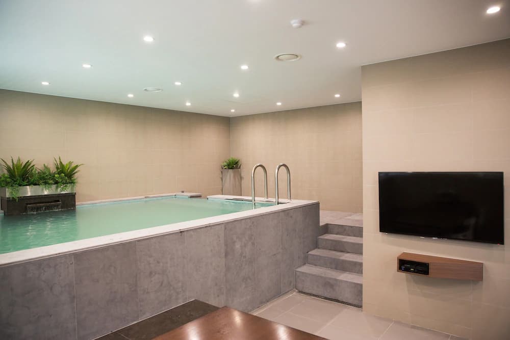 Private pool