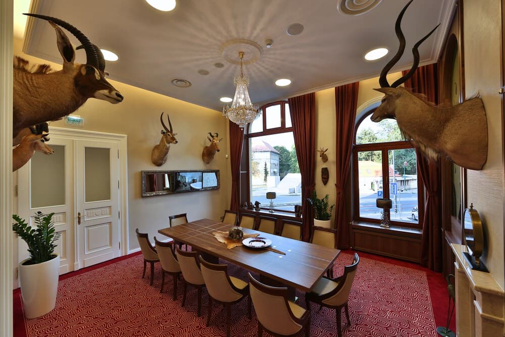 Meeting facility