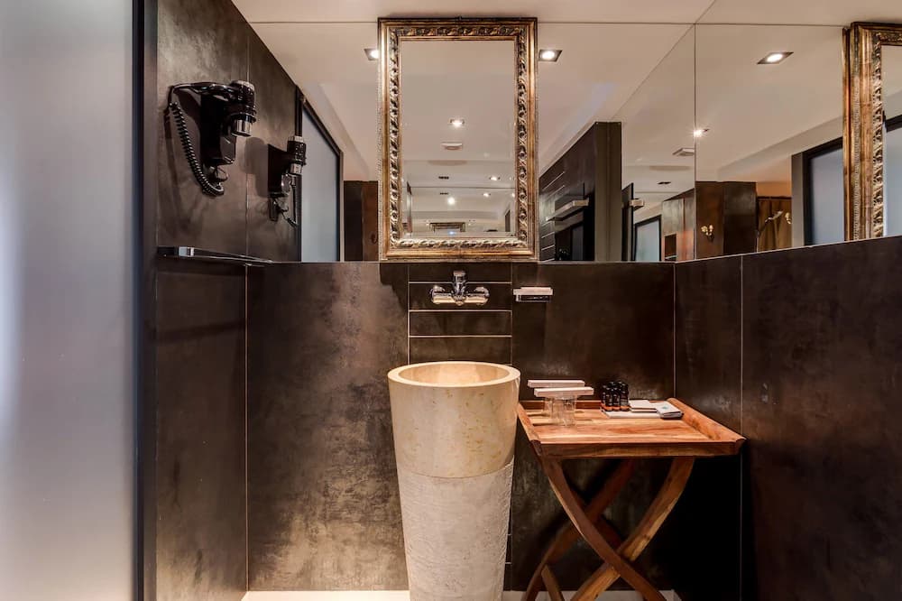 Bathroom amenities