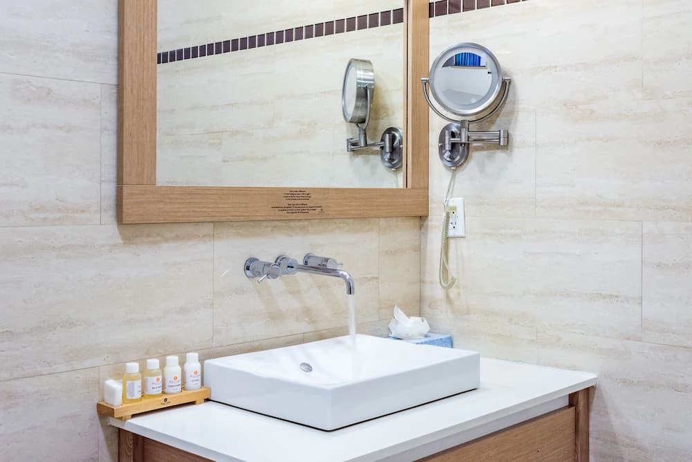 Bathroom amenities
