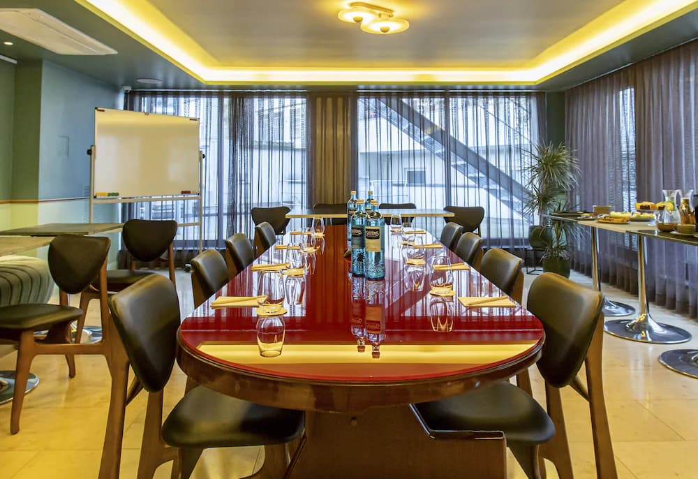 Meeting facility