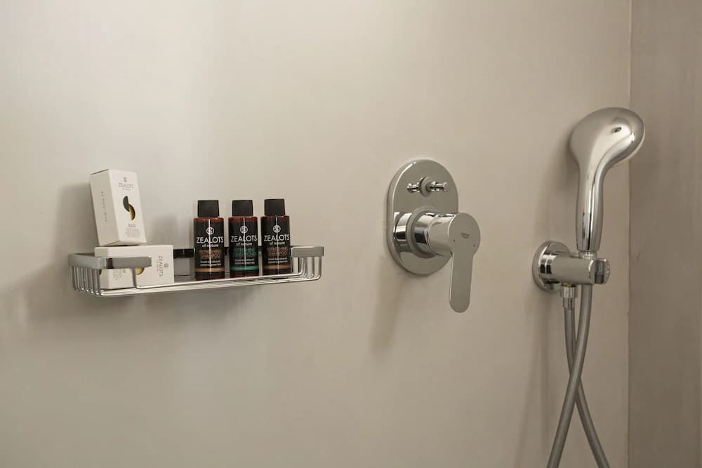 Bathroom amenities