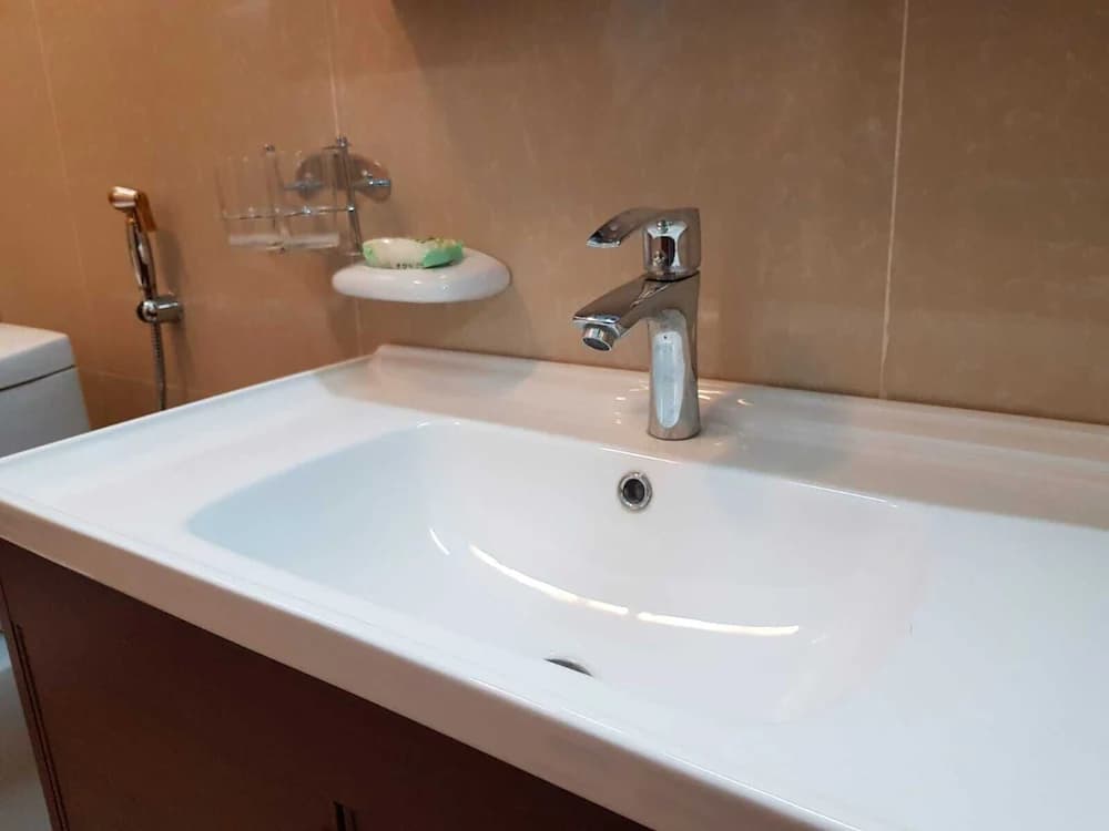 Bathroom sink