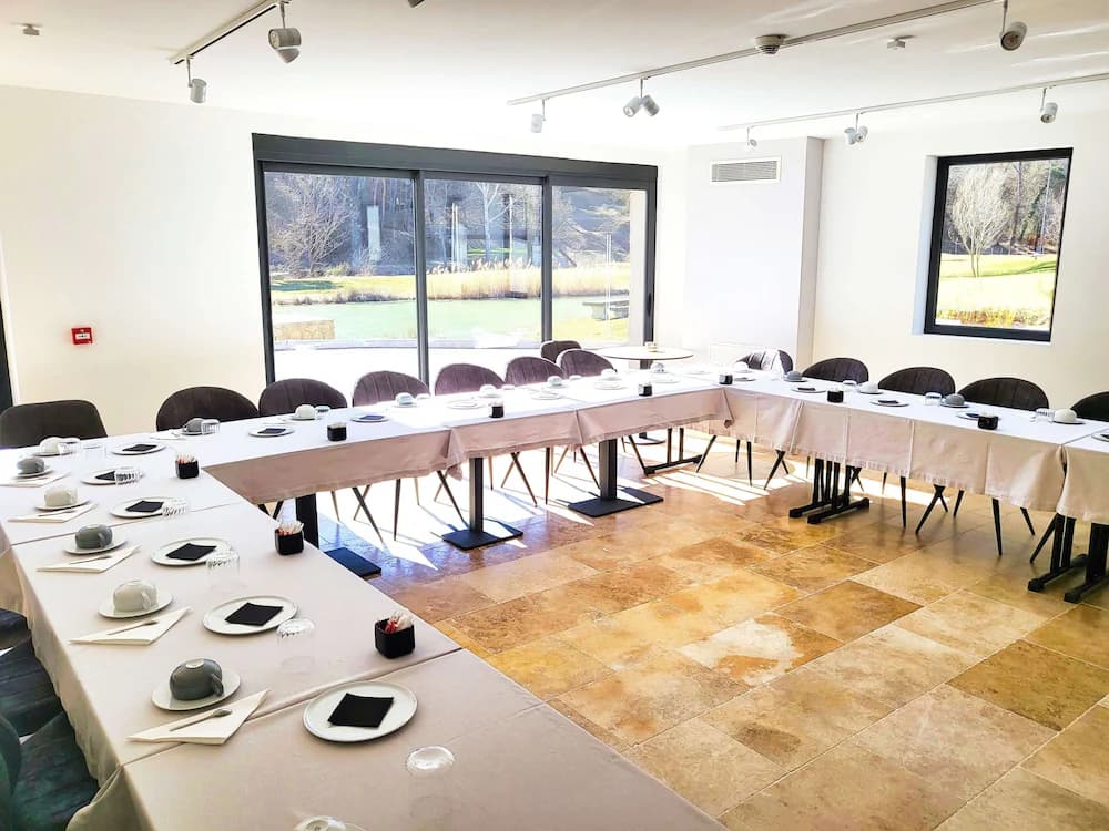 Meeting facility