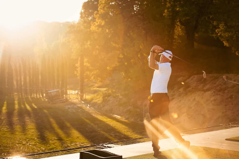 Indoor golf driving range