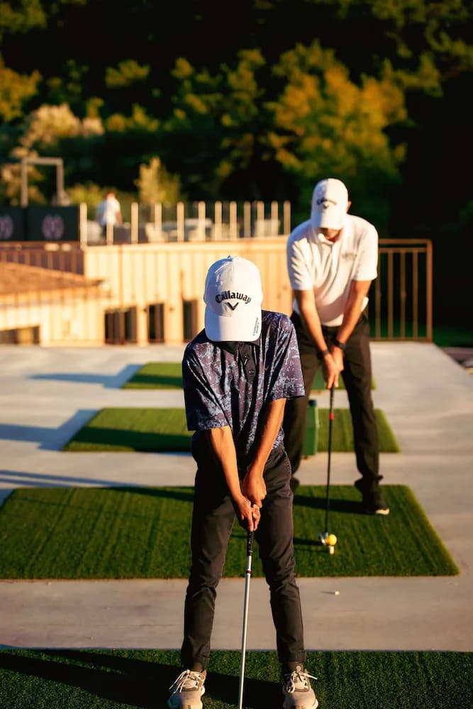 Indoor golf driving range