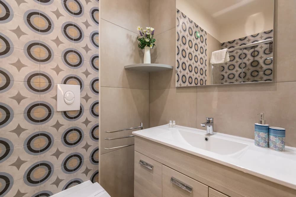 Bathroom sink