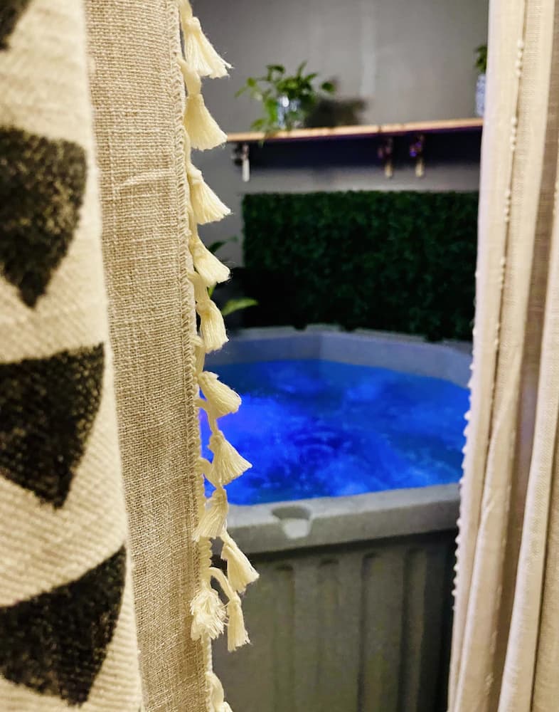 Indoor spa tub