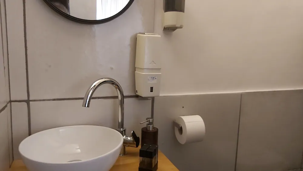 Bathroom amenities