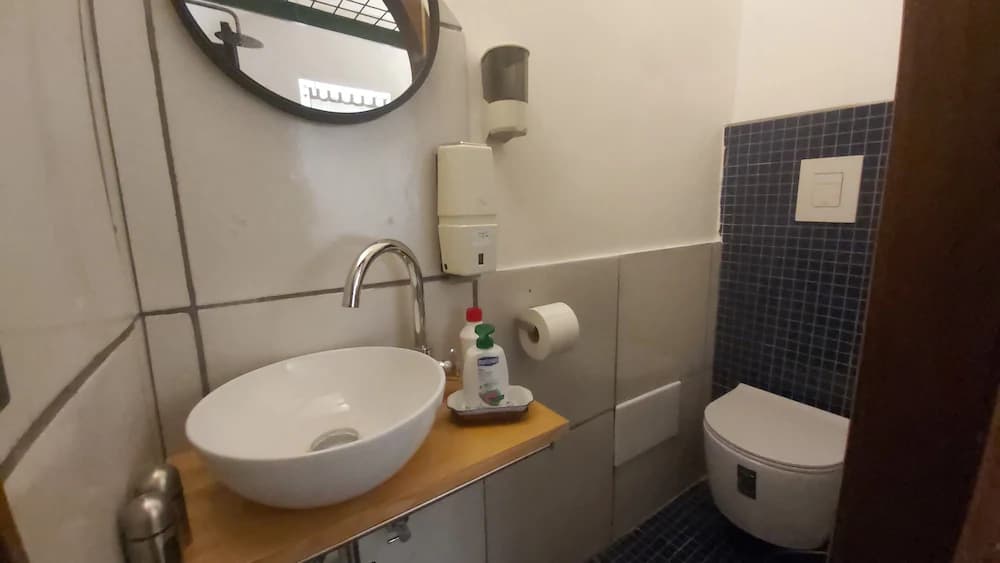 Bathroom amenities