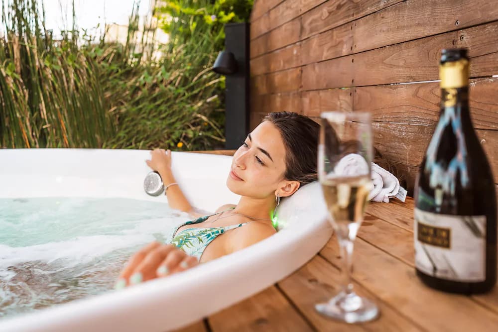 Outdoor spa tub
