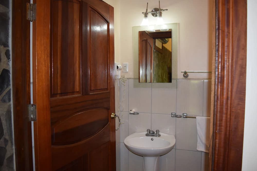 Bathroom sink